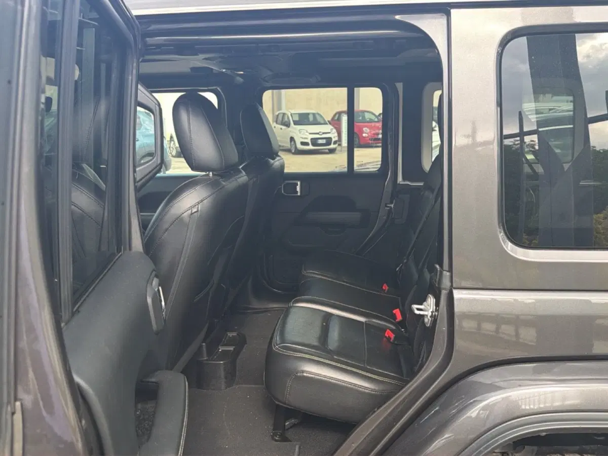 Jeep Wrangler Unlimited usata a Frosinone (19)