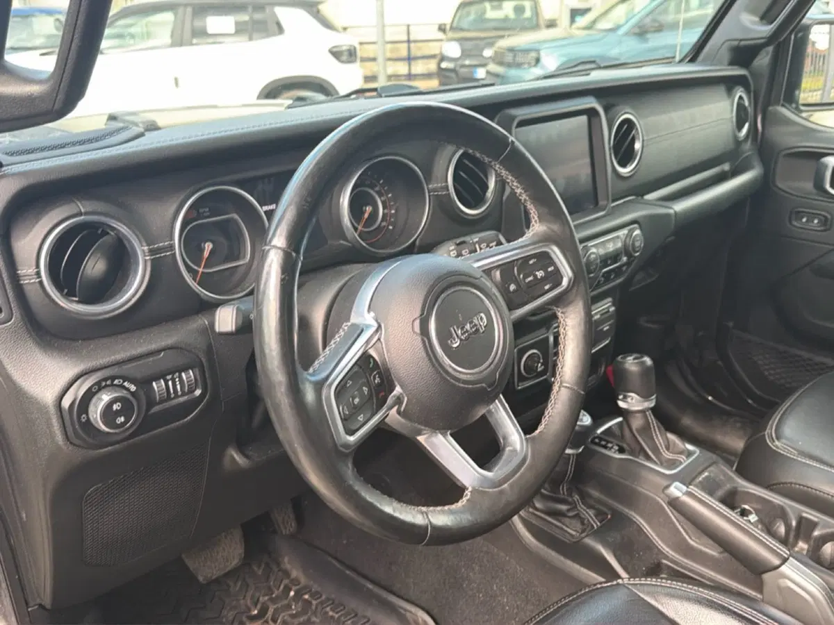 Jeep Wrangler Unlimited usata a Frosinone (20)