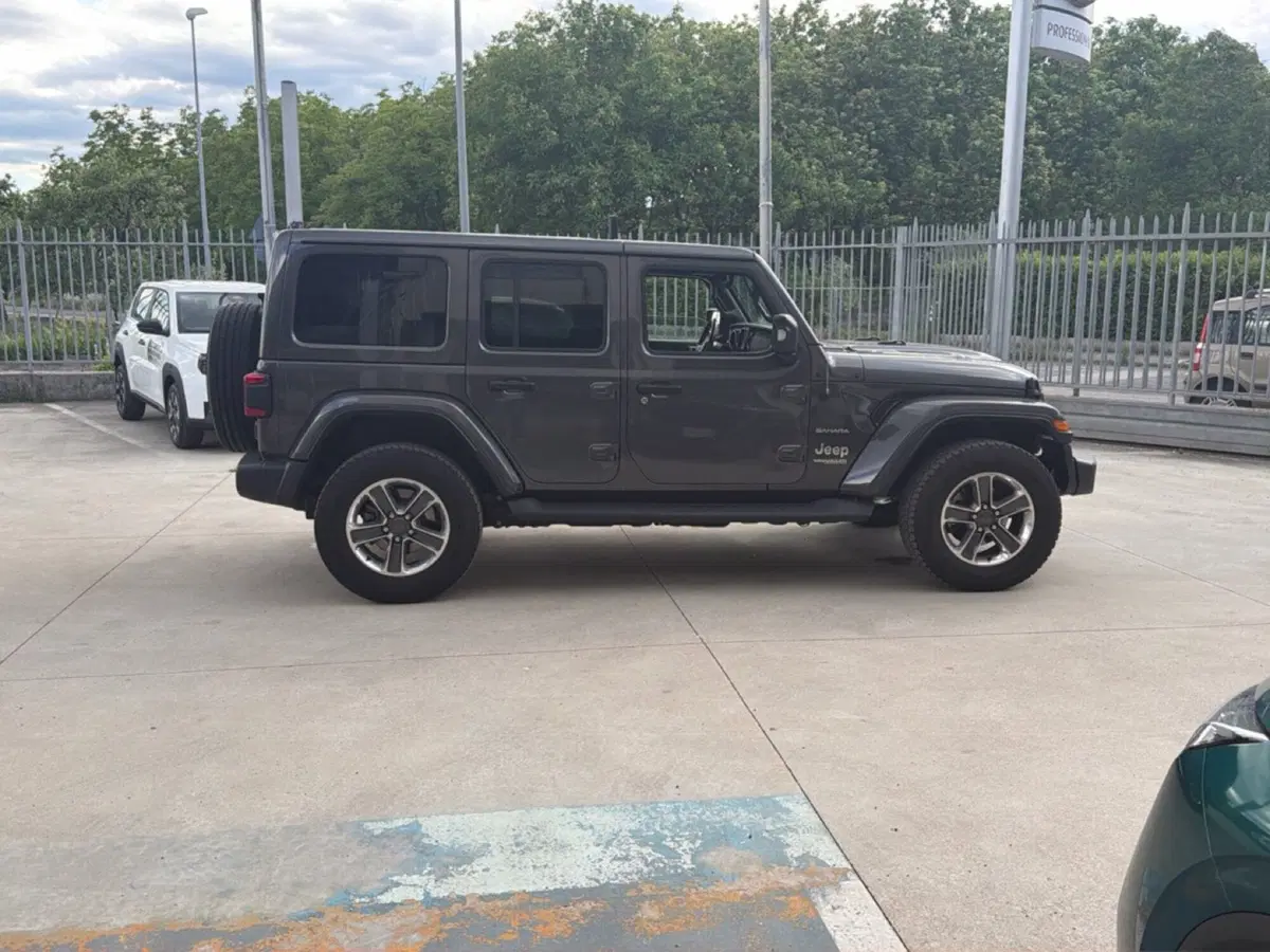 Jeep Wrangler Unlimited usata a Frosinone (7)