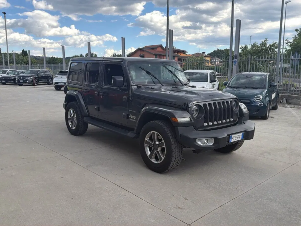 Jeep Wrangler Unlimited usata a Frosinone (8)