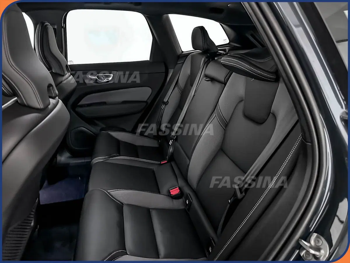 Volvo XC60 nuova a Milano (11)