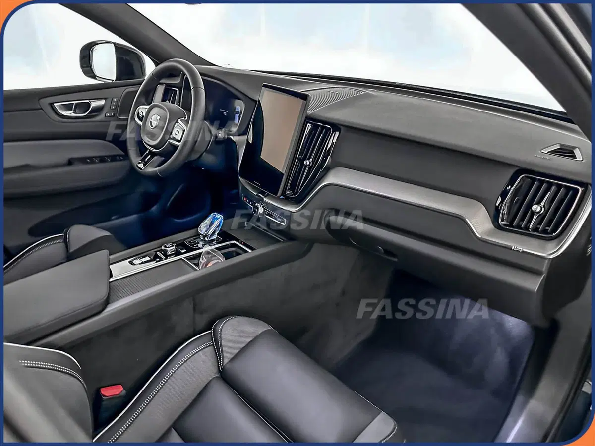 Volvo XC60 nuova a Milano (13)