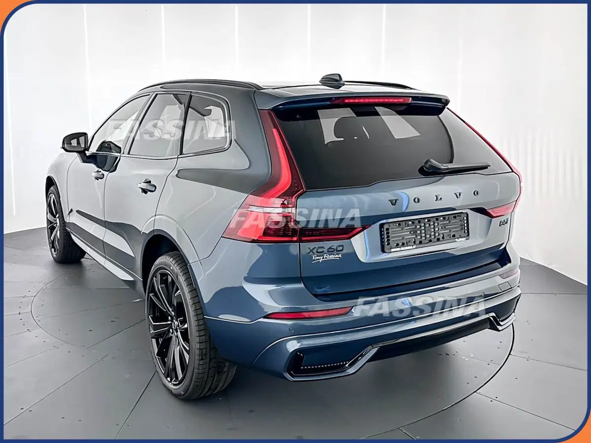 Volvo XC60 nuova a Milano (4)