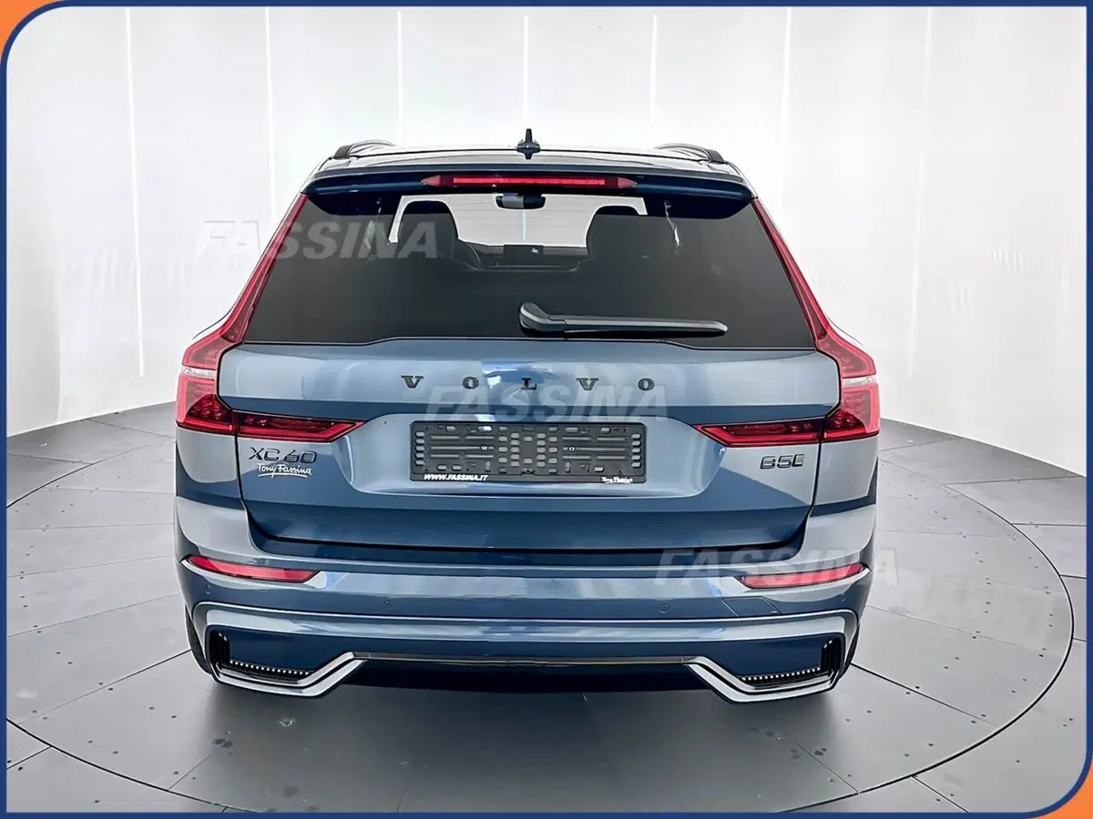 Volvo XC60 nuova a Milano (5)