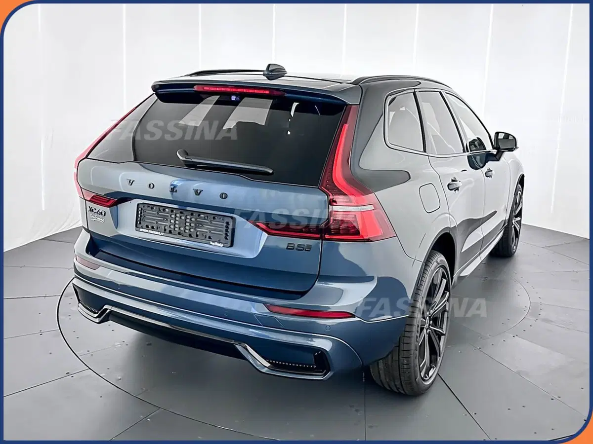 Volvo XC60 nuova a Milano (6)