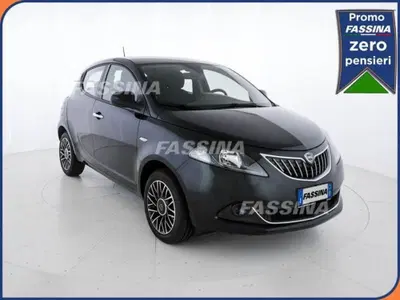 Lancia Ypsilon 1.0 FireFly 5 porte S&amp;S Hybrid Gold Plus del 2024 usata a Milano