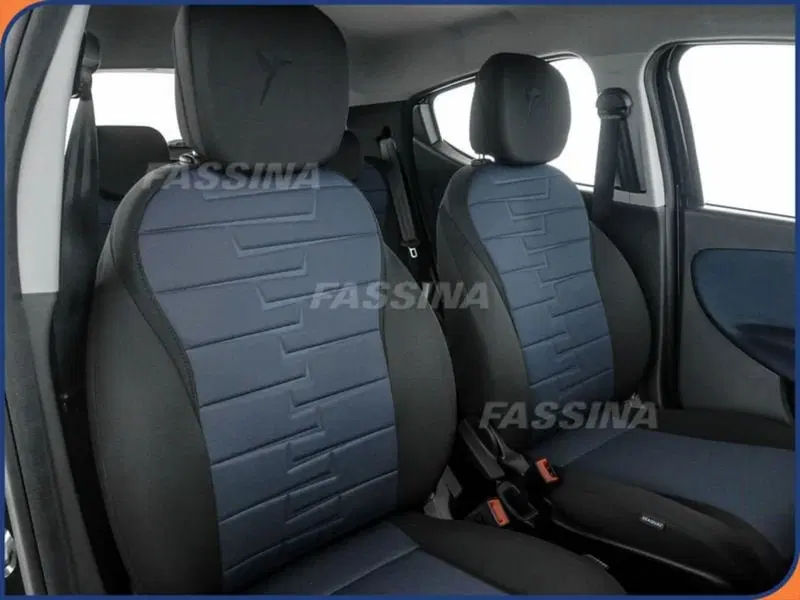 Lancia Ypsilon usata a Milano (13)