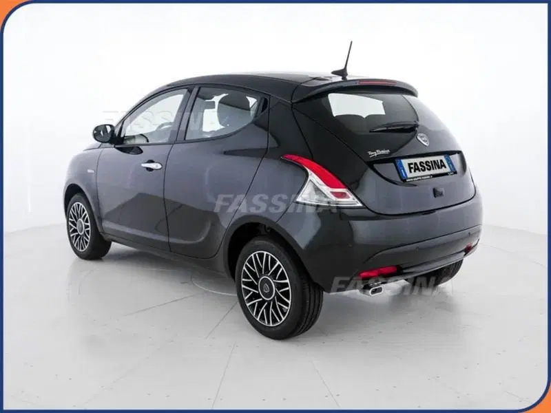 Lancia Ypsilon usata a Milano (4)