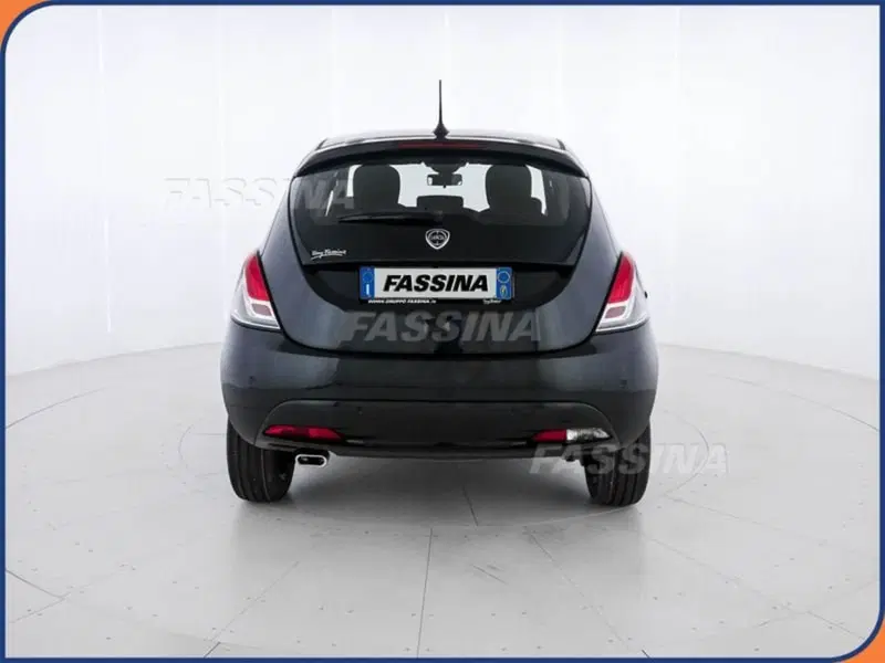 Lancia Ypsilon usata a Milano (5)