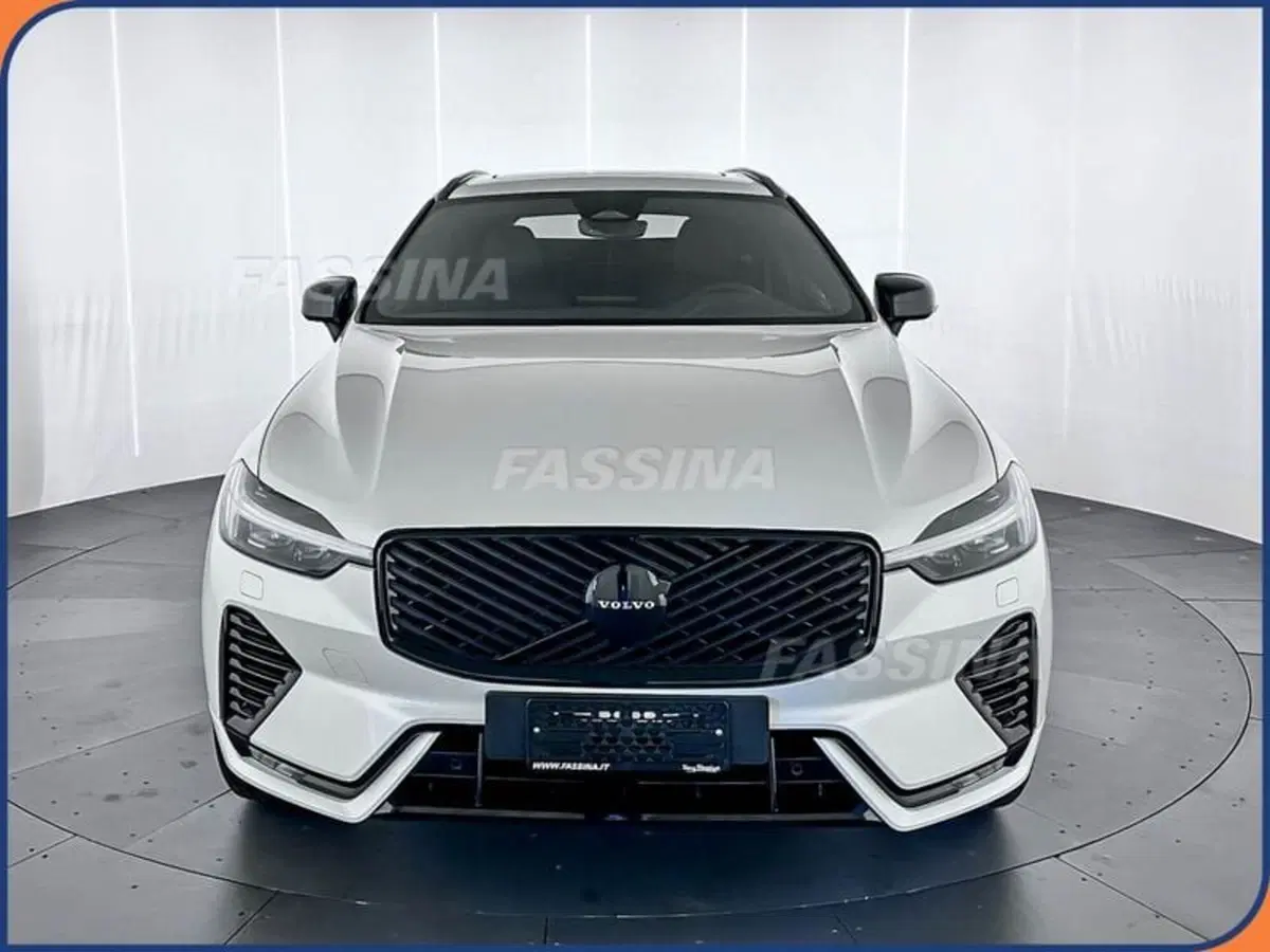 Volvo XC60 nuova a Milano (2)