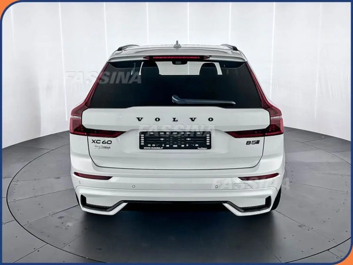 Volvo XC60 nuova a Milano (5)