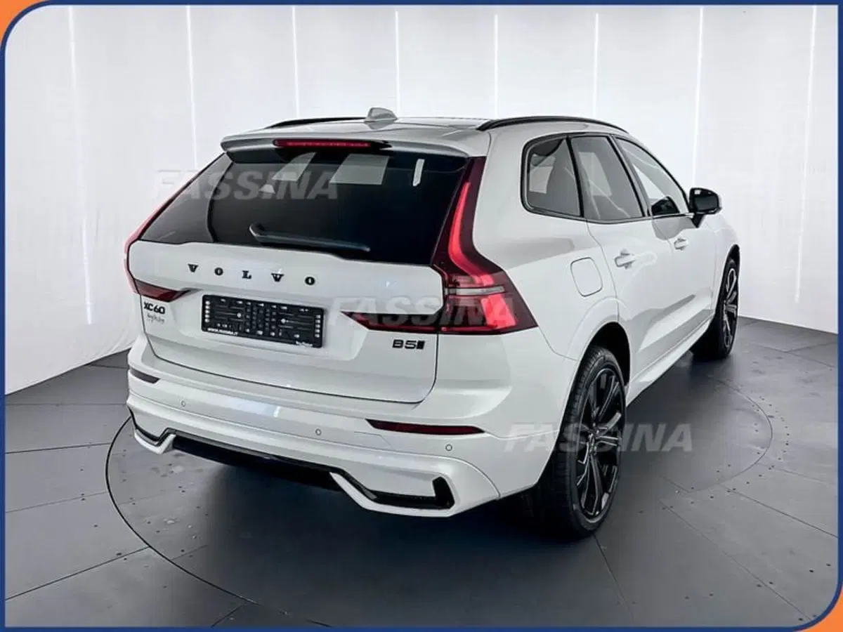 Volvo XC60 nuova a Milano (6)