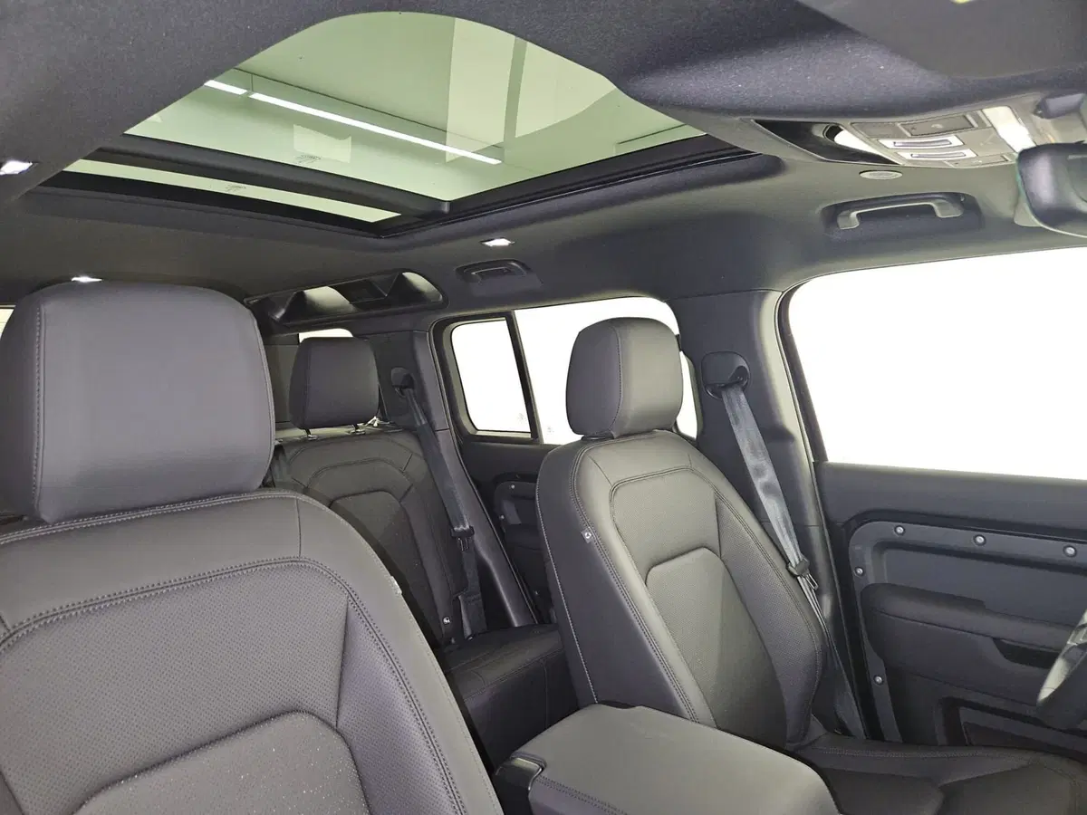Land Rover Defender usata a Bergamo (11)