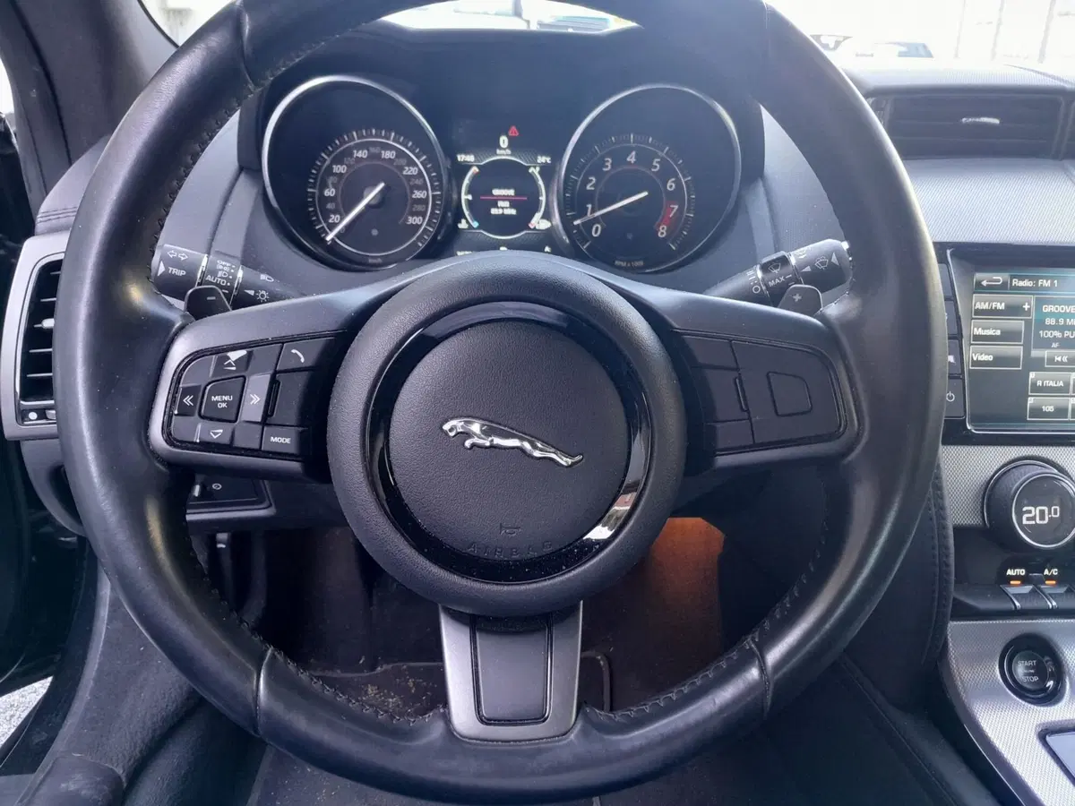 Jaguar F-Type Coupé usata a Cuneo (11)