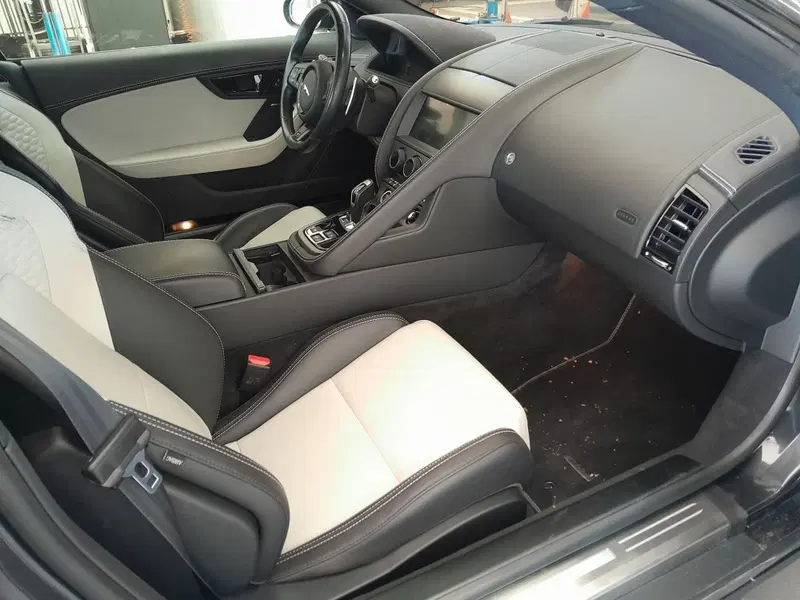 Jaguar F-Type Coupé usata a Cuneo (11)