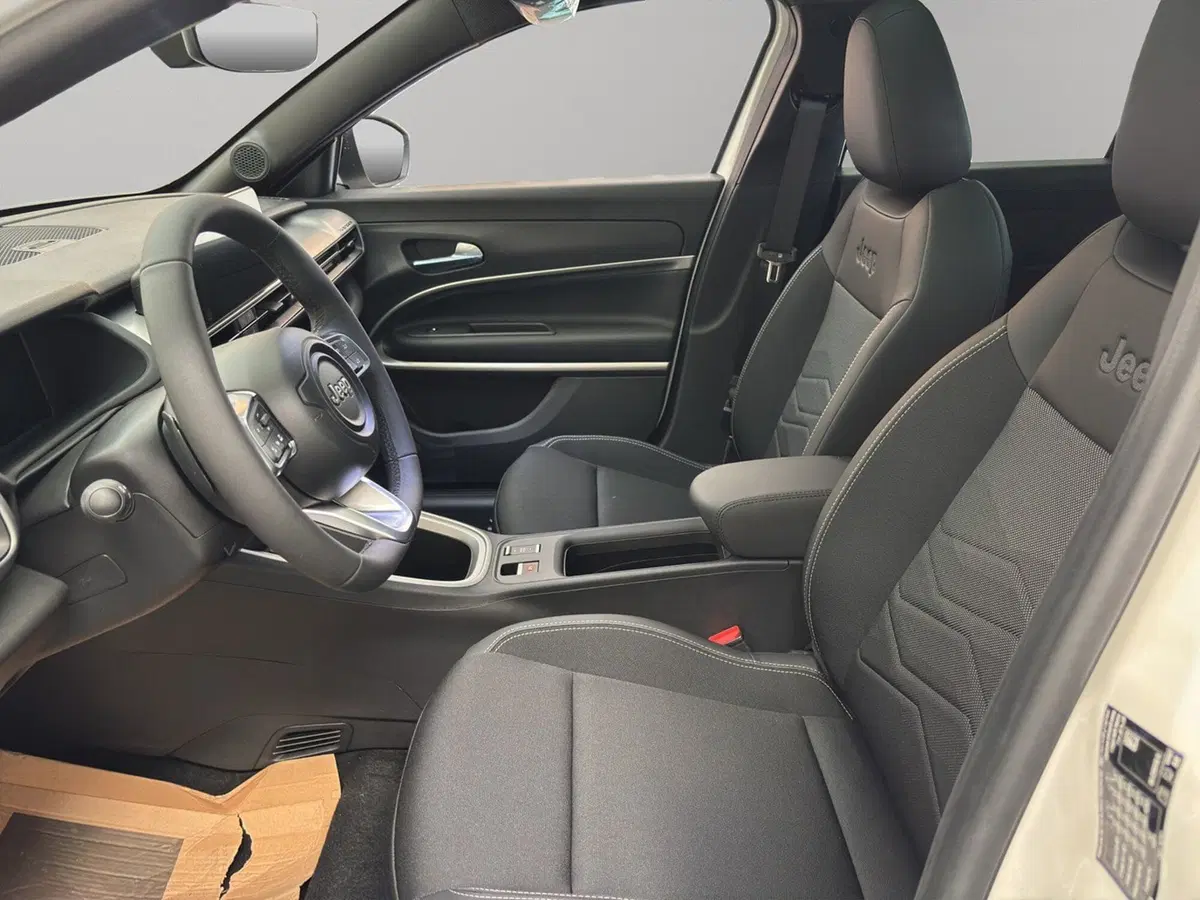 Jeep Avenger nuova a Macerata (10)