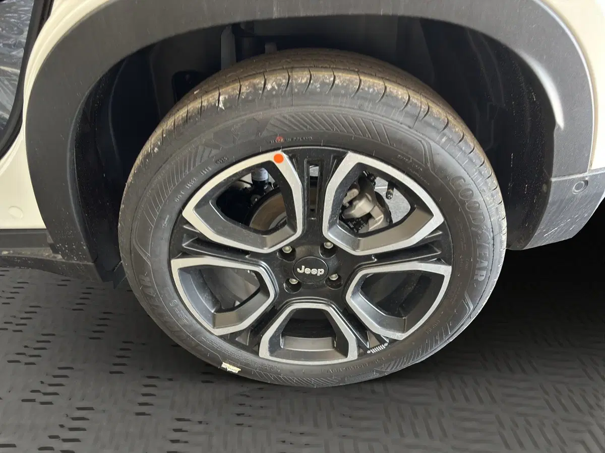 Jeep Avenger nuova a Macerata (13)