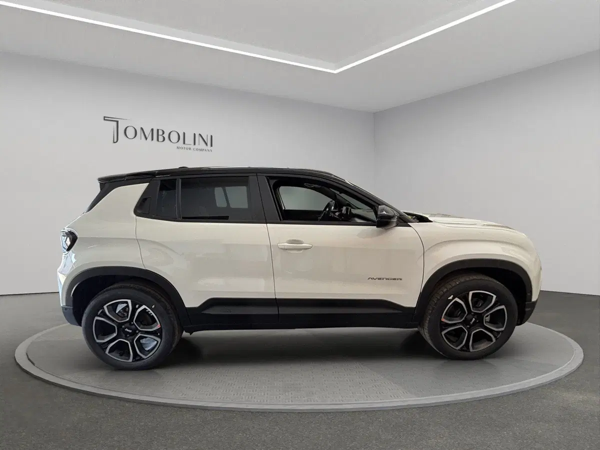 Jeep Avenger nuova a Macerata (4)