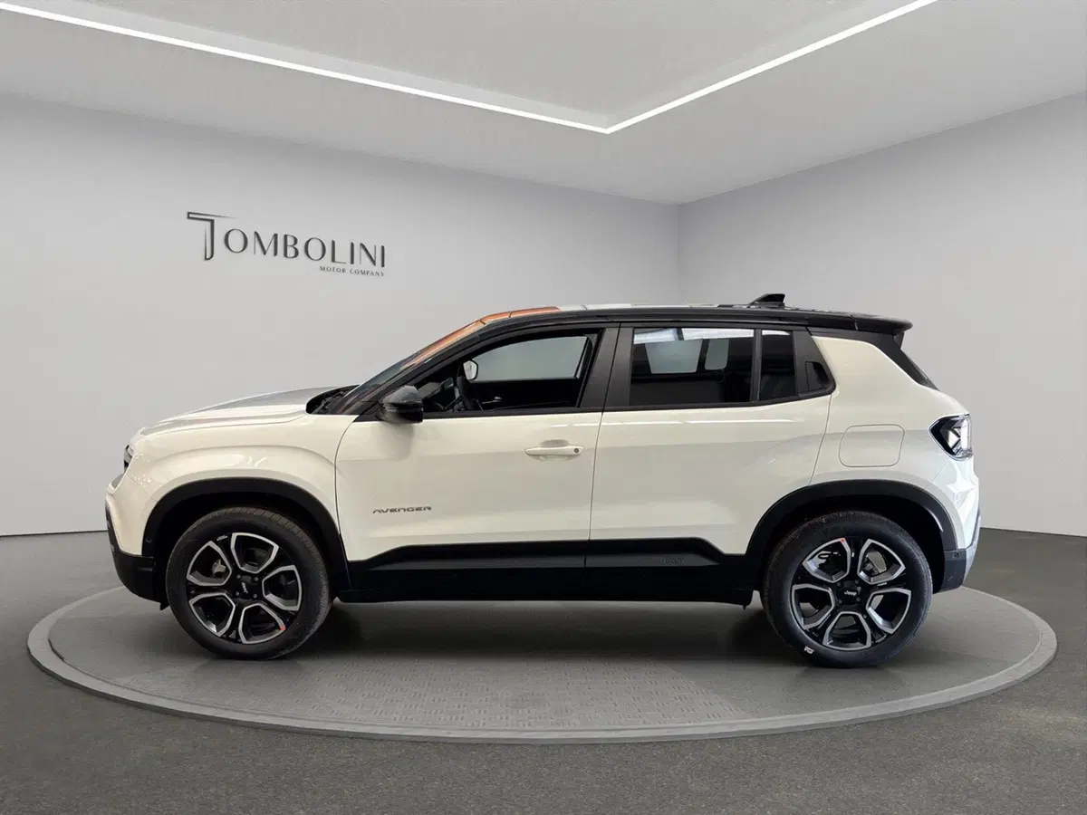 Jeep Avenger nuova a Macerata (5)
