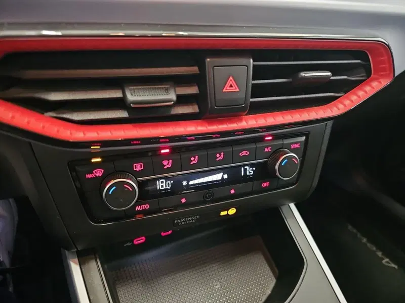 SEAT Arona usata a Lecco (15)