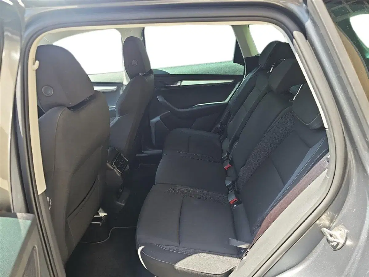 Skoda Karoq usata a Lecco (12)