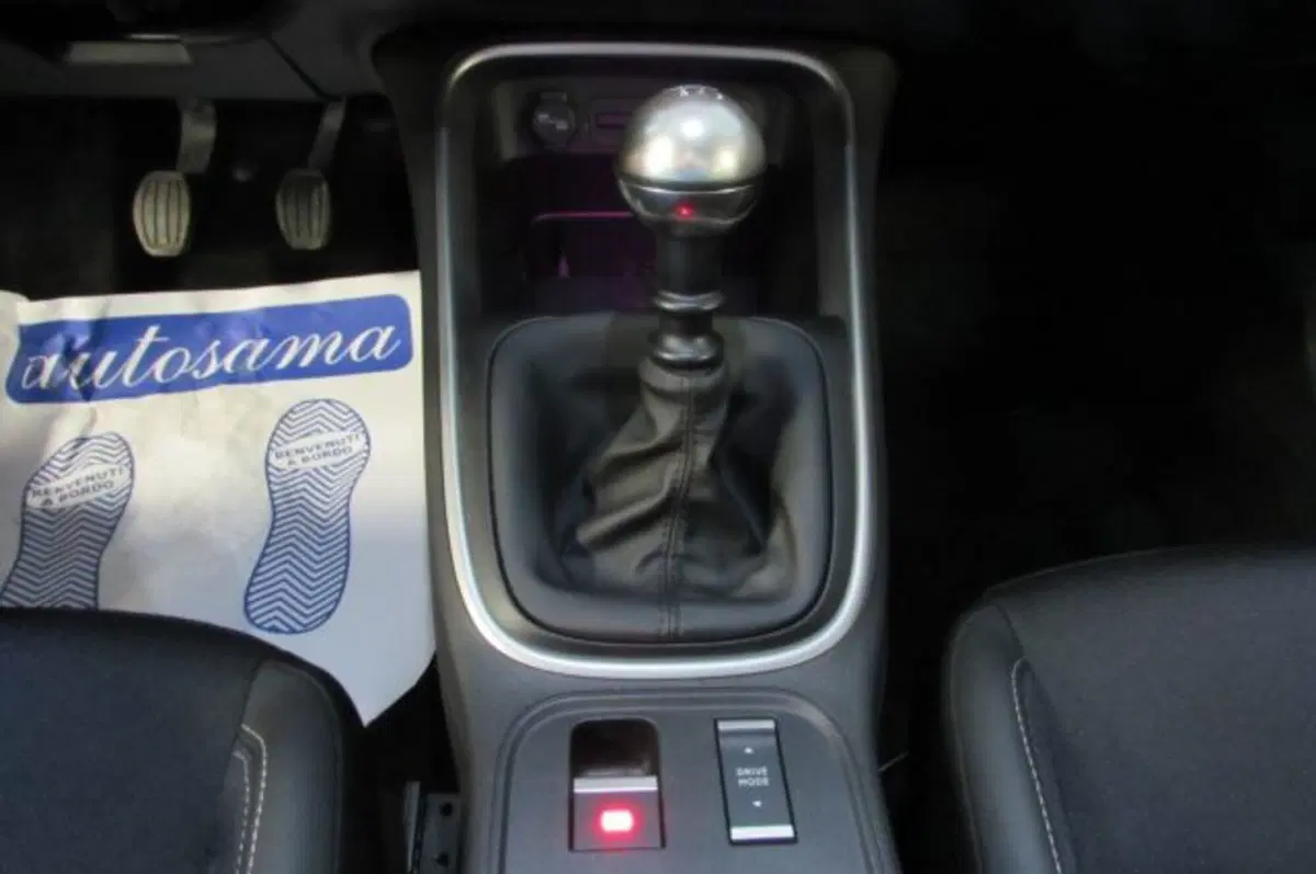 Jeep Avenger usata a Milano (12)
