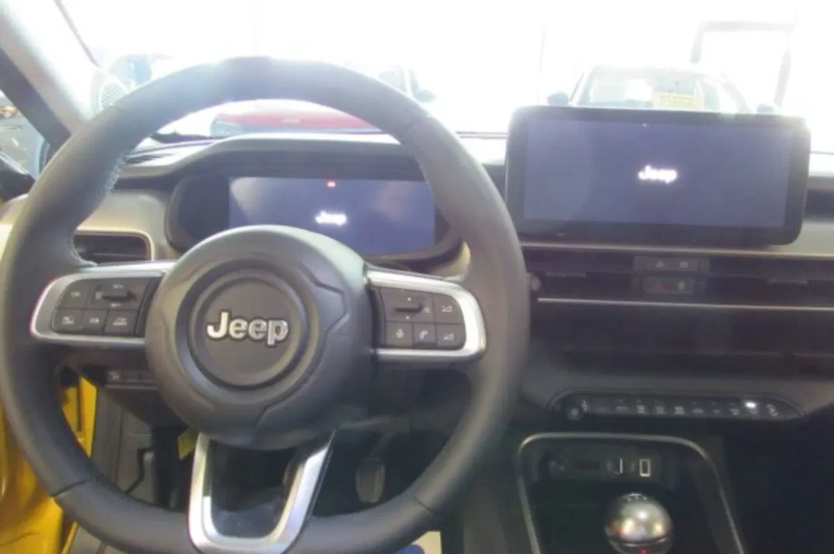 Jeep Avenger usata a Milano (9)