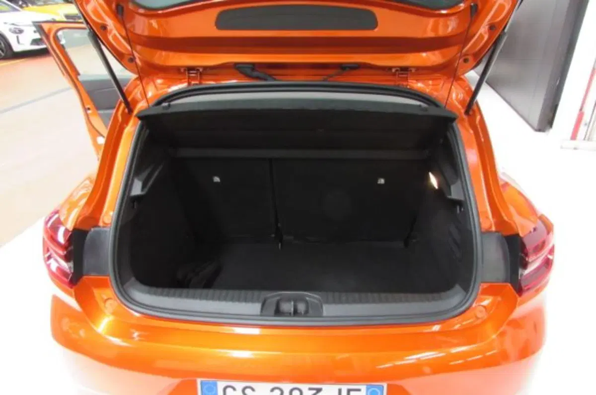 Renault Clio usata a Milano (14)