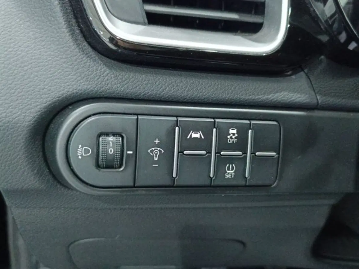Kia XCeed usata a Catania (19)