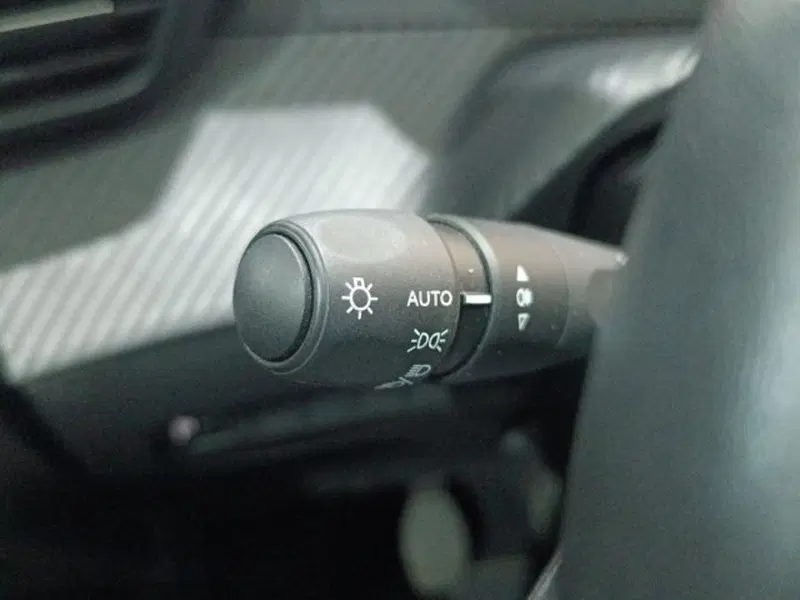 Peugeot 208 usata a Catania (19)