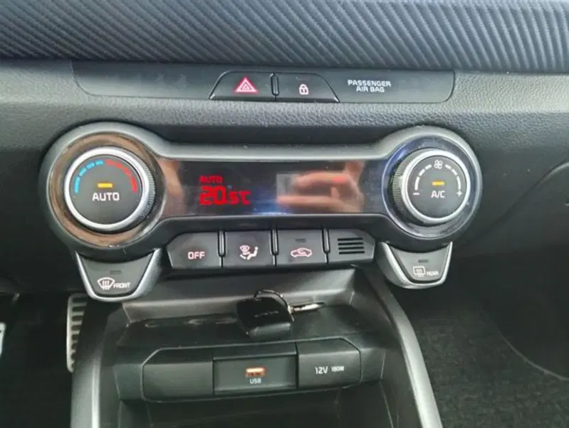 Kia Stonic usata a Como (15)