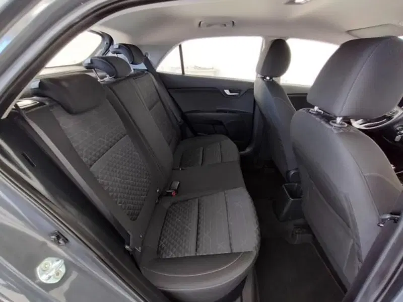 Kia Rio usata a Como (5)
