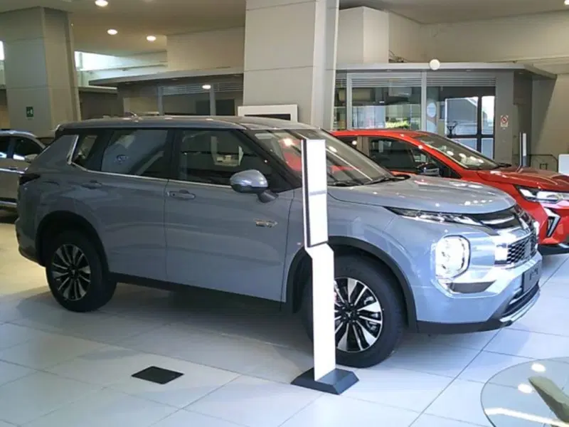 Mitsubishi Outlander nuova a Novara