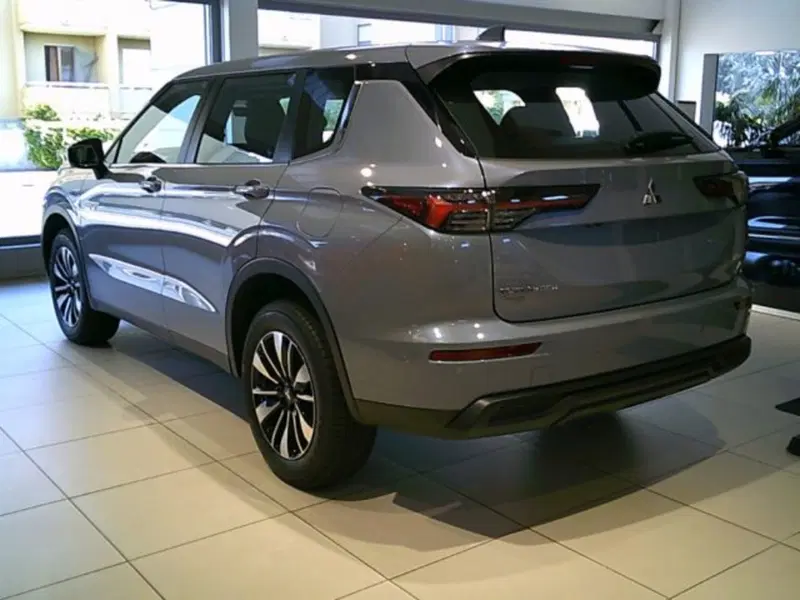 Mitsubishi Outlander nuova a Novara (2)