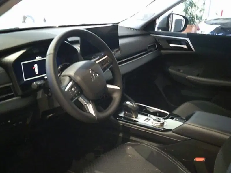 Mitsubishi Outlander nuova a Novara (3)