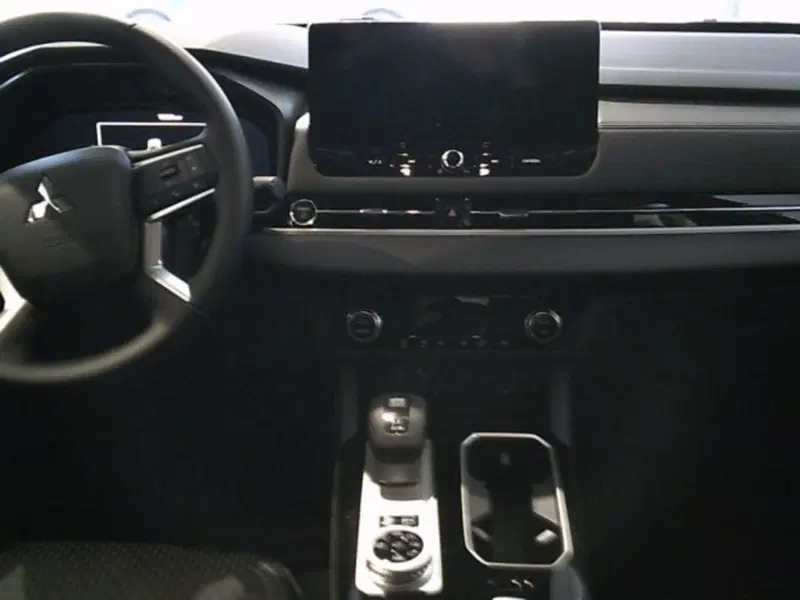 Mitsubishi Outlander nuova a Novara (5)