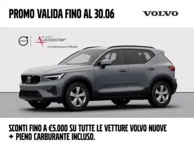 Volvo XC40 B3 automatico Essential nuova a Conegliano