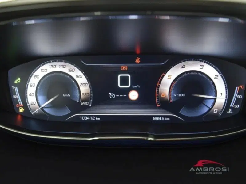 Peugeot 5008 usata a Perugia (13)