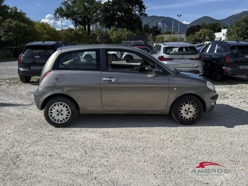 Lancia Ypsilon usata a Perugia (2)