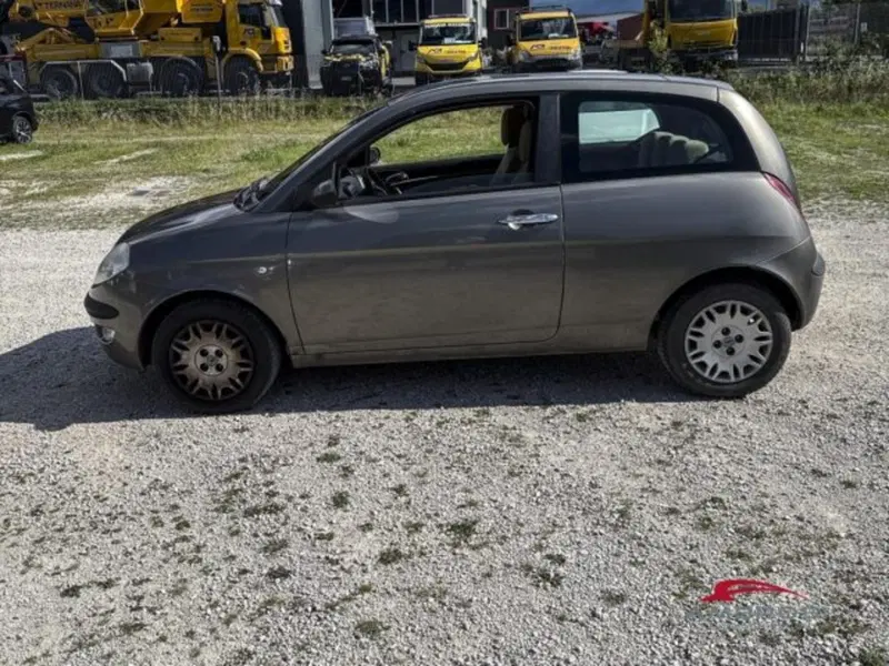 Lancia Ypsilon usata a Perugia (3)