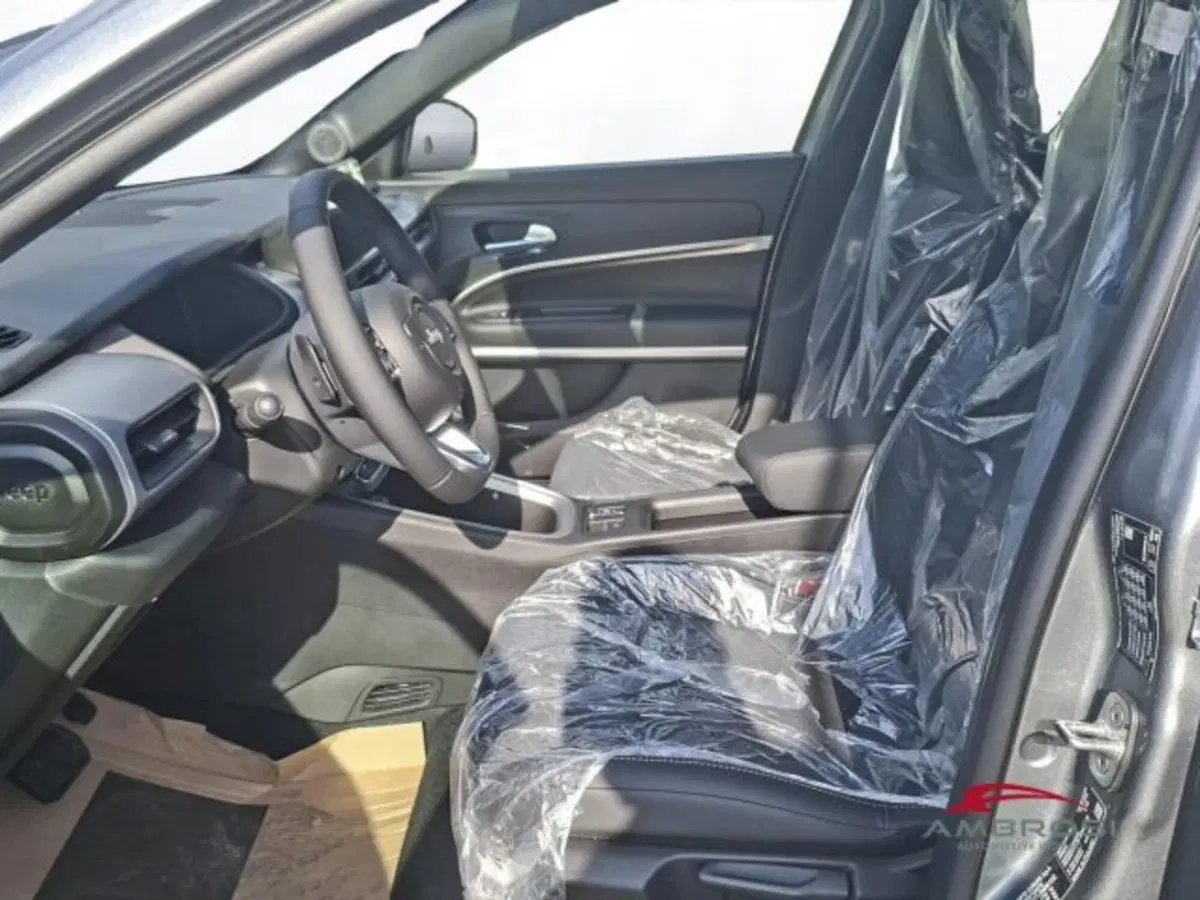 Jeep Avenger nuova a Perugia (10)