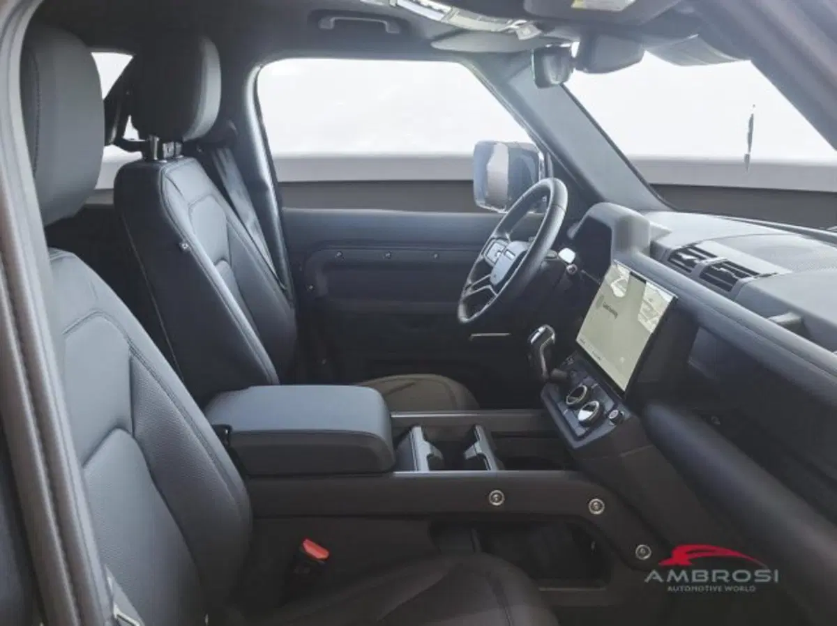 Land Rover Defender nuova a Perugia (9)
