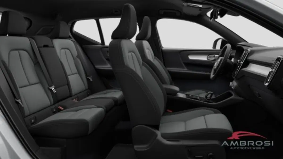 Volvo XC40 nuova a Perugia (13)