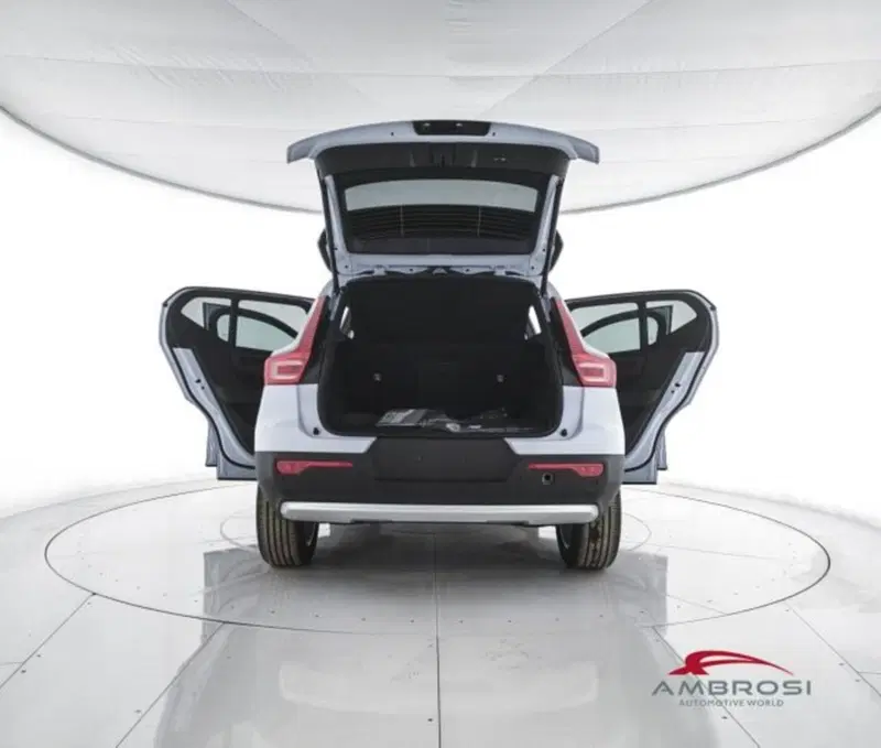 Volvo XC40 nuova a Perugia (7)