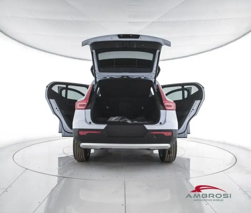 Volvo XC40 nuova a Perugia (7)