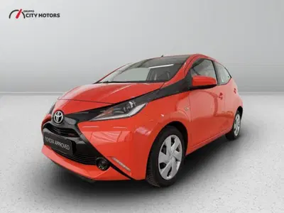 Toyota Aygo 1.0 VVT-i 69 CV 5 porte x-play TSS del 2016 usata a Monza