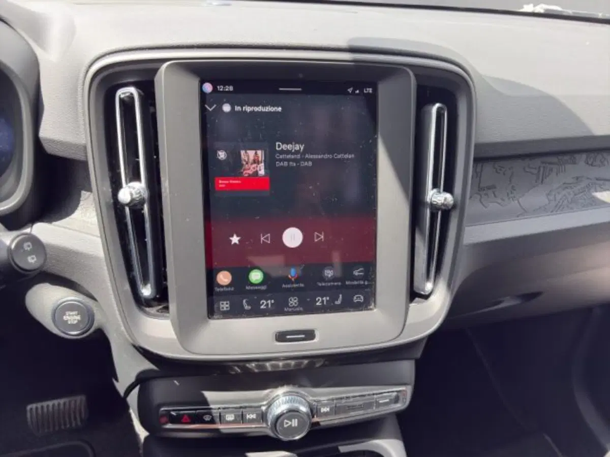 Volvo XC40 usata a Perugia (13)