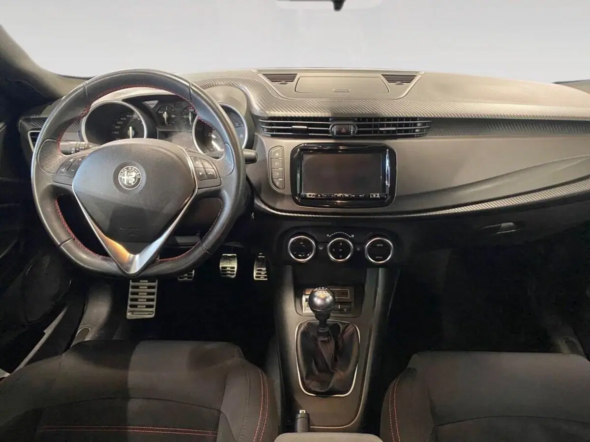 Alfa Romeo Giulietta usata a Torino (6)