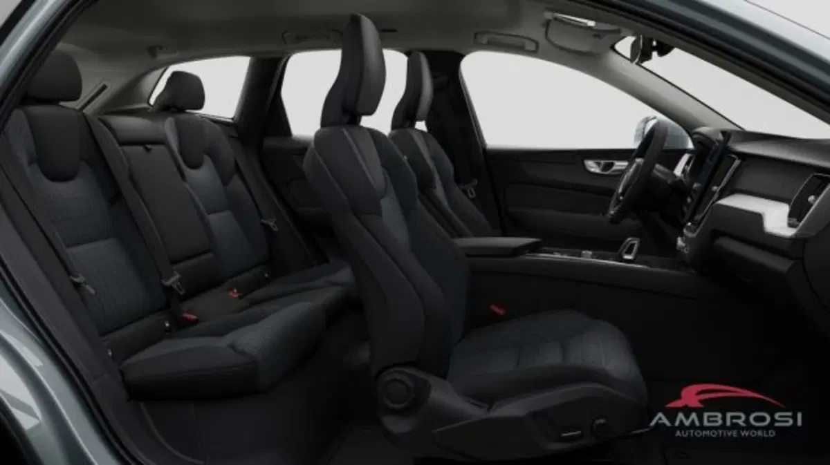 Volvo XC60 nuova a Perugia (13)