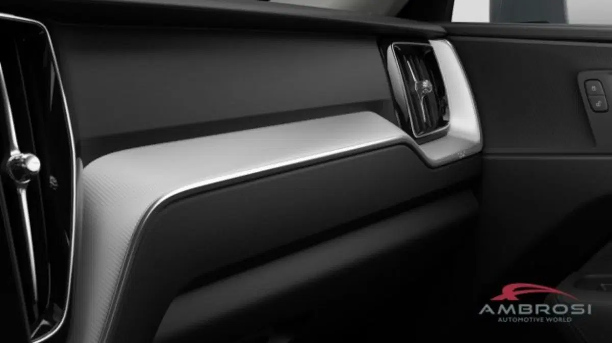 Volvo XC60 nuova a Perugia (14)